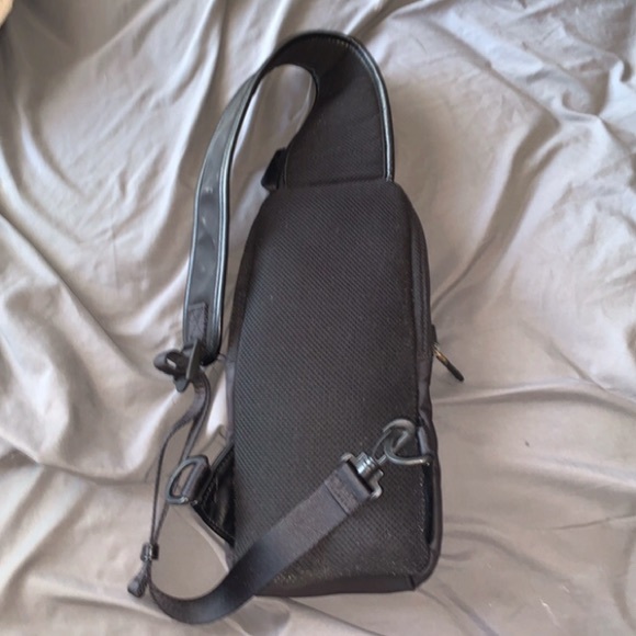 Tommy Hilfiger Messanger Bag - Picture 3 of 3